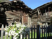 architettura tradizionale a lillaz (prima che la smontino per cementificare)