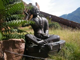 Statua di Milarepa