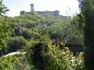 Il Castello visto dal sentiero di accesso