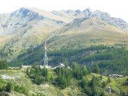 vista della zona dal prato di s.orso; la cima è quella arrotondata a destra;