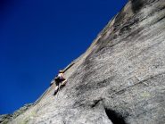 Paola sulla placca iniziale di Gianni