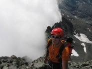 alle spalle l'eterna pietraia