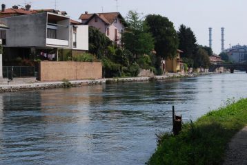 Il Naviglio Grande a Turbigo, con le case sulla sponda