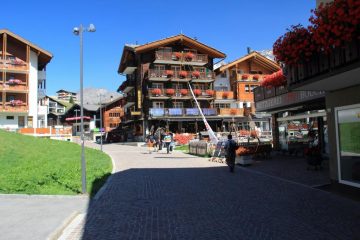 Saas Fee, punto di partenza per la salita alla Mischabel Hutte (10-9-2011)