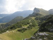 in primo piano la risalita al passo del duca,in secondo prima parte di discesa 