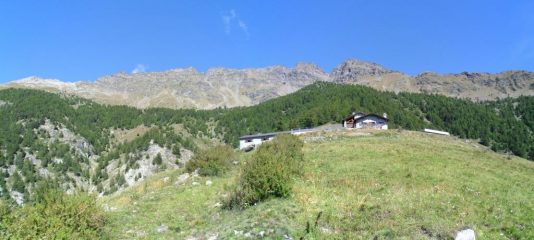 l'arrivo all'Alpe le Planes e panorama  della zona...