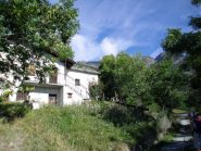 l'ambiente poco dopo la partenza  vicino ad una baita ristrutturata ...