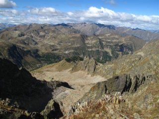 Dalla est uno sguardo verso il Santuario di Sant'Anna