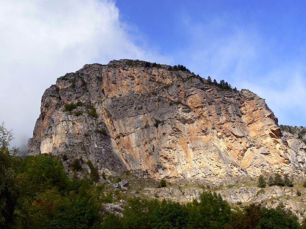 la parete di Ponteil, la via si snoda sul lato destro della parete