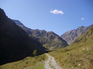 Sterrata nel tratto tra San Giacomo e pian dei Cannoni