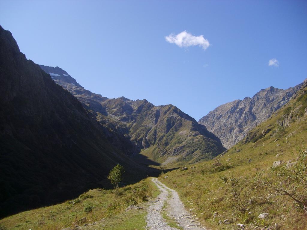 Sterrata nel tratto tra San Giacomo e pian dei Cannoni