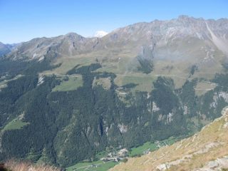 Dal col Brison il Bianco dietro il col Champillon