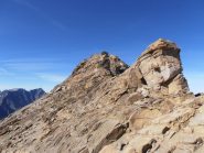 10 - la cima si raggiunge per facili roccette