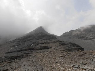 18 - Punta dell'Agnello con Colle dell'Agnello superiore (A sx) e Colle dell'Agnello Nord (a dx)