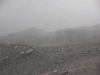 08 - tra le nubi si vede il lago dell'Agnello