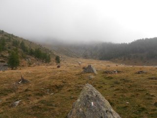 01 - da questo pianoro (Quota 2050) inizia l'ottimo sentiero a pendenza costante fino al passo Clopacà