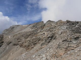 16 - Dal colle vista sull'anticima della Rocca d'Ambin e sui ghiaioni da risalire lato francese