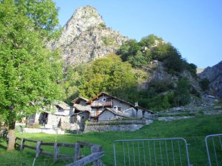 l'arrivo ad una frazioncina abitata...