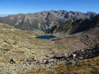 Il Lago d'Aver soprano e il vallone di salita
