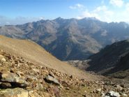 La pietrosa comba dove si affaccia il passo di Péania