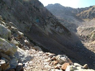 La frana nel canalone e il sentiero che riappare dopo