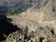 Il selvaggio e petroso vallone sospeso tra la Maladecia e la Testa Gias dei Laghi