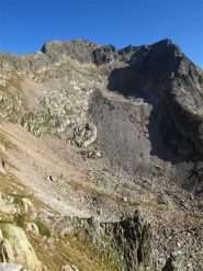 Il monte Aver e la stupenda morena che chiude il circo est dell'Aver