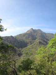 la lunga cresta di salita vista dal percheggio