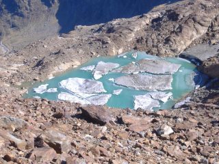 SPETTACOLARE LAGHETTO GLACIALE