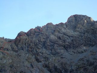 In rosso l'itinerario di cresta seguito.