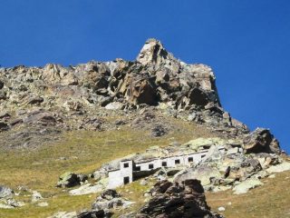 La casermetta posta sotto Tou Real