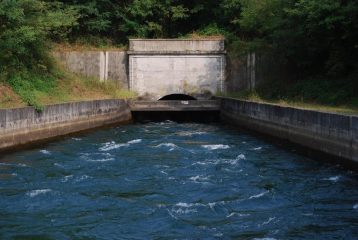 Il Canale Regina Elena, proveniente dalla presa, esce dalla galleria