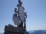 l'iscrizione di vetta