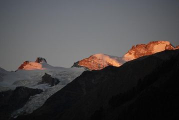 La testata della Valnontey