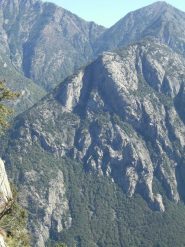 Panorama dalla parete con il Lomasti che spicca.