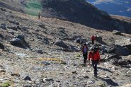 risalendo i pendii detritici verso il primo laghetto senza nome