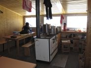 L'interno del bivacco