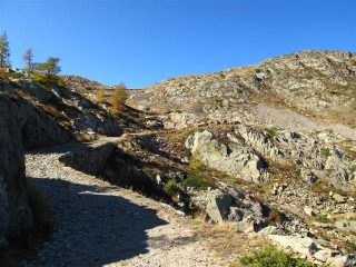 La strada che sale al colle