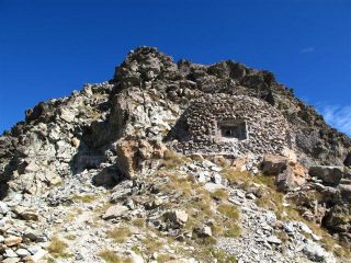 Bunker del Vallo Alpino del Littorio sotto alla quota