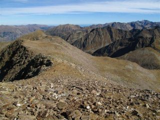 Costone di discesa, su traccia, alla spalla e alla casermetta