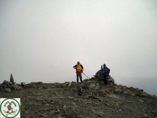 in cima e nella nebbia