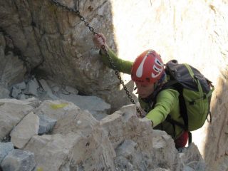 Il gradino roccioso con la catena
