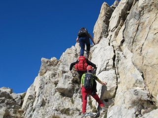 Ultimo gradino roccioso, pochi metri sotto la cima
