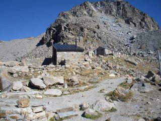 il rifugio invernale con ampia disponibilita' di camere etc....