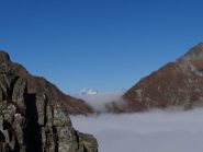  il Bianco fa capolino dal colle di Dondeuil