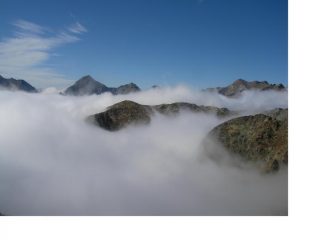 Le Cime sbucano dalle nebbie....