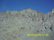 Granero dal Pian Mayt. La vis di salita attraversa in diagonale ascendente da dx a sx la parete