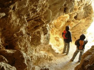 nella grotta dei balconi si ha la sensazione di stare in fondo al mare