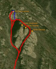 in blu la via e in rosso i possibili itinerari per raggiungere il torrione