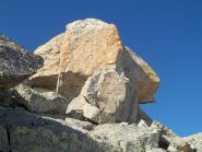 roccione rosato che si vede dal basso